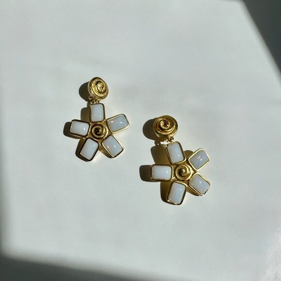 Vintage GIVENCHY Opal Lucite Golden Earrings Clip on Oversized - Picture 6 of 9